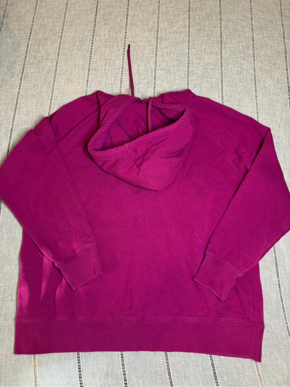 The North Face Women's Berry Pullover Hoodie with White Logo - Picture 6 of 10